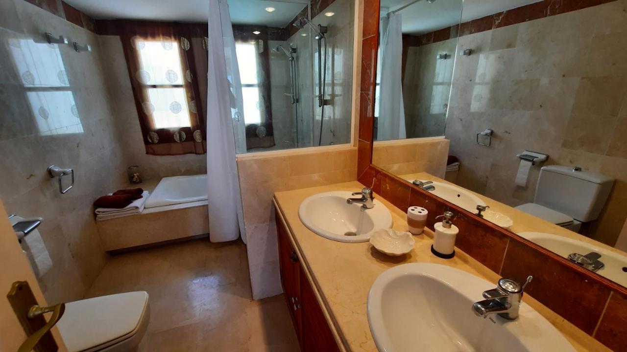 Loma Del Rey 56 - Casa Primera Linea De Mar La La Alcaidesa Exterior photo